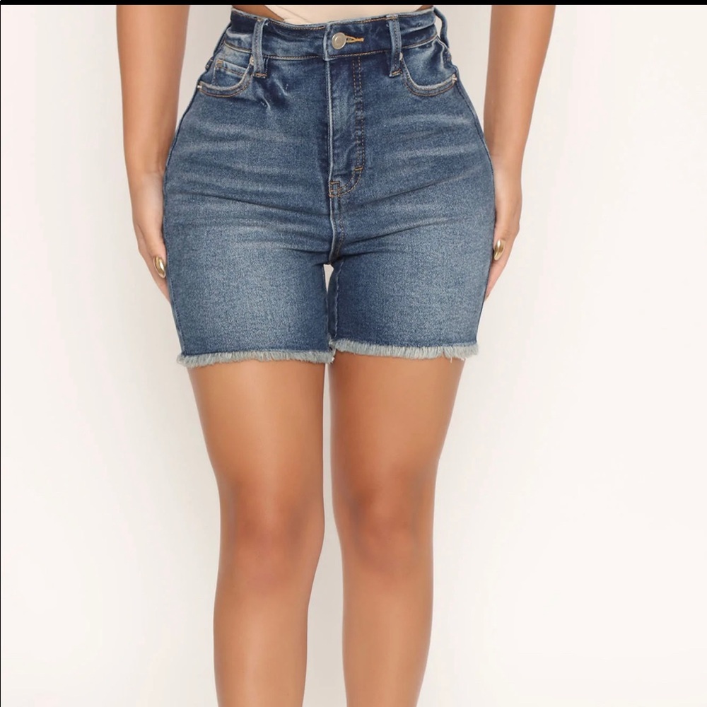 Fashion Nova Beach Babe Smoothing Stretch Denim Shorts - Dark Wash size 16